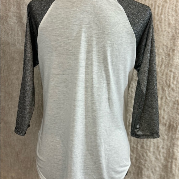 Cute Marilyn Monroe Top..Gray and white three quarter inch sleeves .Sz Medium - Picture 3 of 7